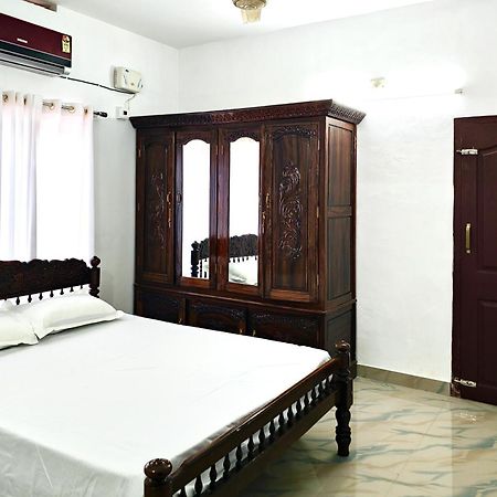 Ambili Riverfront Villa With Party Hall Irimbranallur Екстер'єр фото