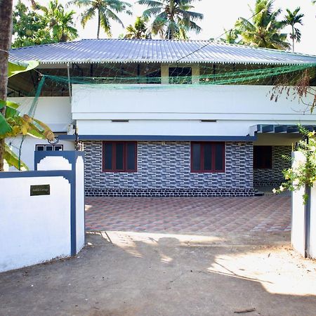 Ambili Riverfront Villa With Party Hall Irimbranallur Екстер'єр фото