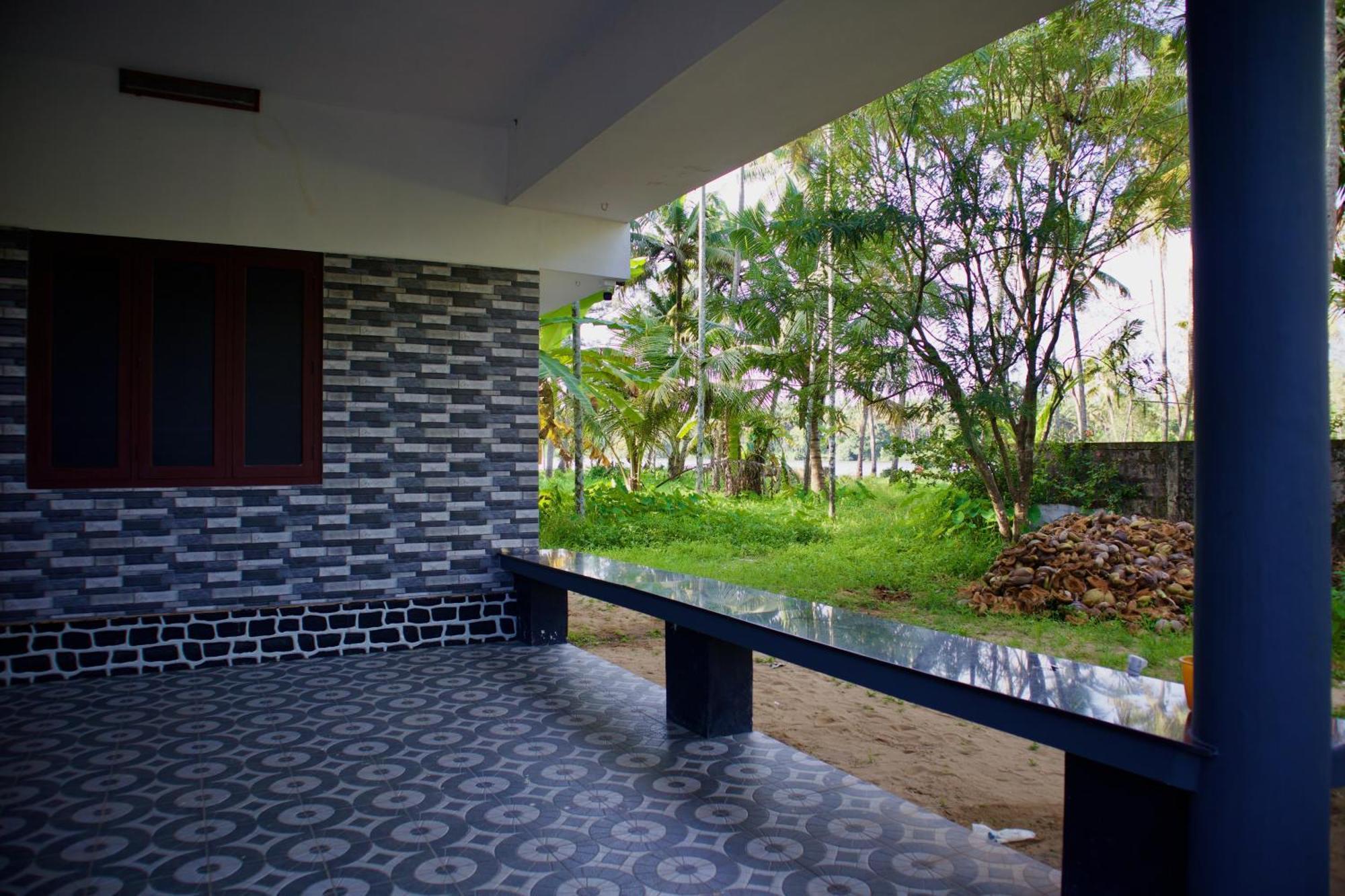 Ambili Riverfront Villa With Party Hall Irimbranallur Екстер'єр фото