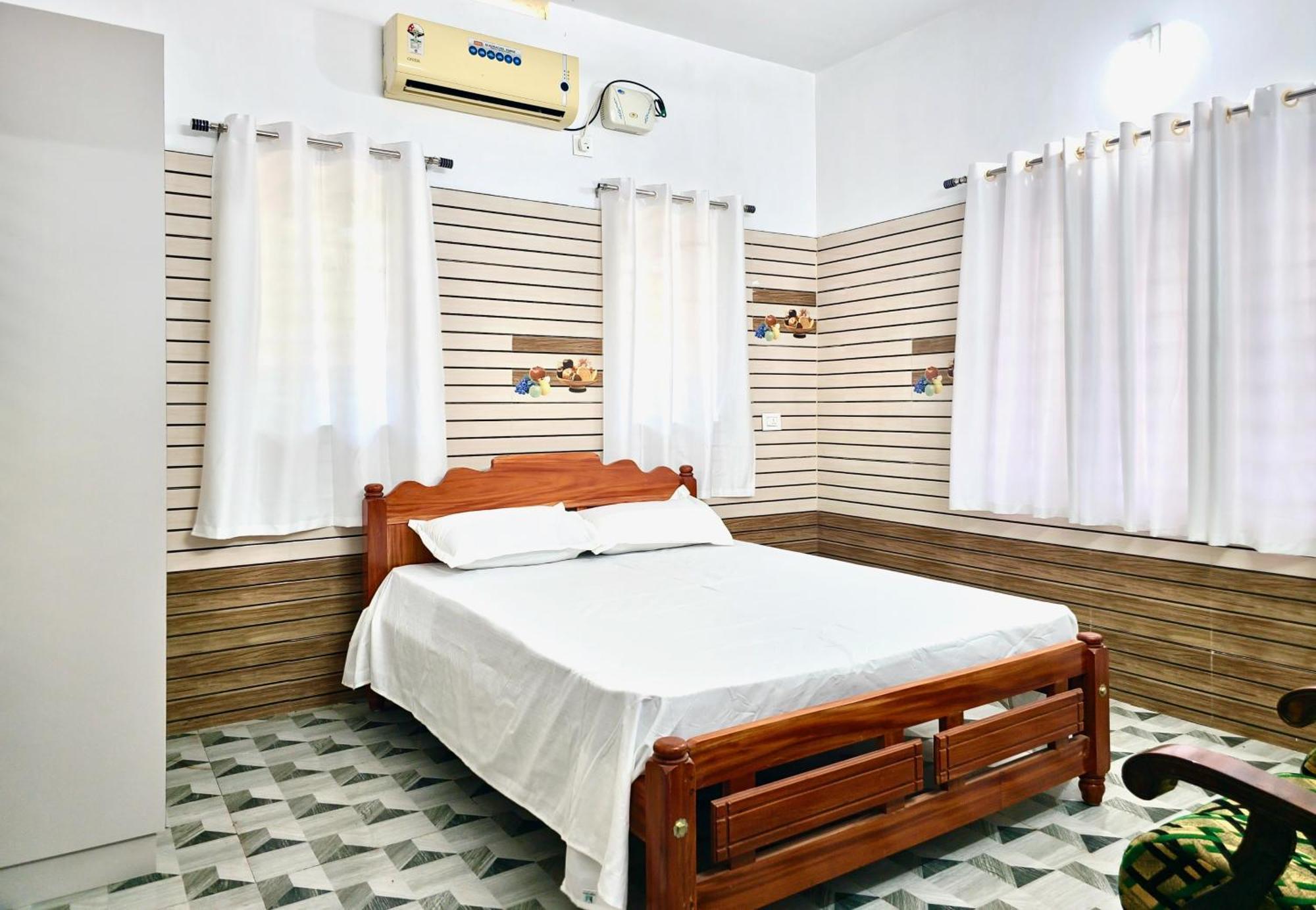 Ambili Riverfront Villa With Party Hall Irimbranallur Екстер'єр фото