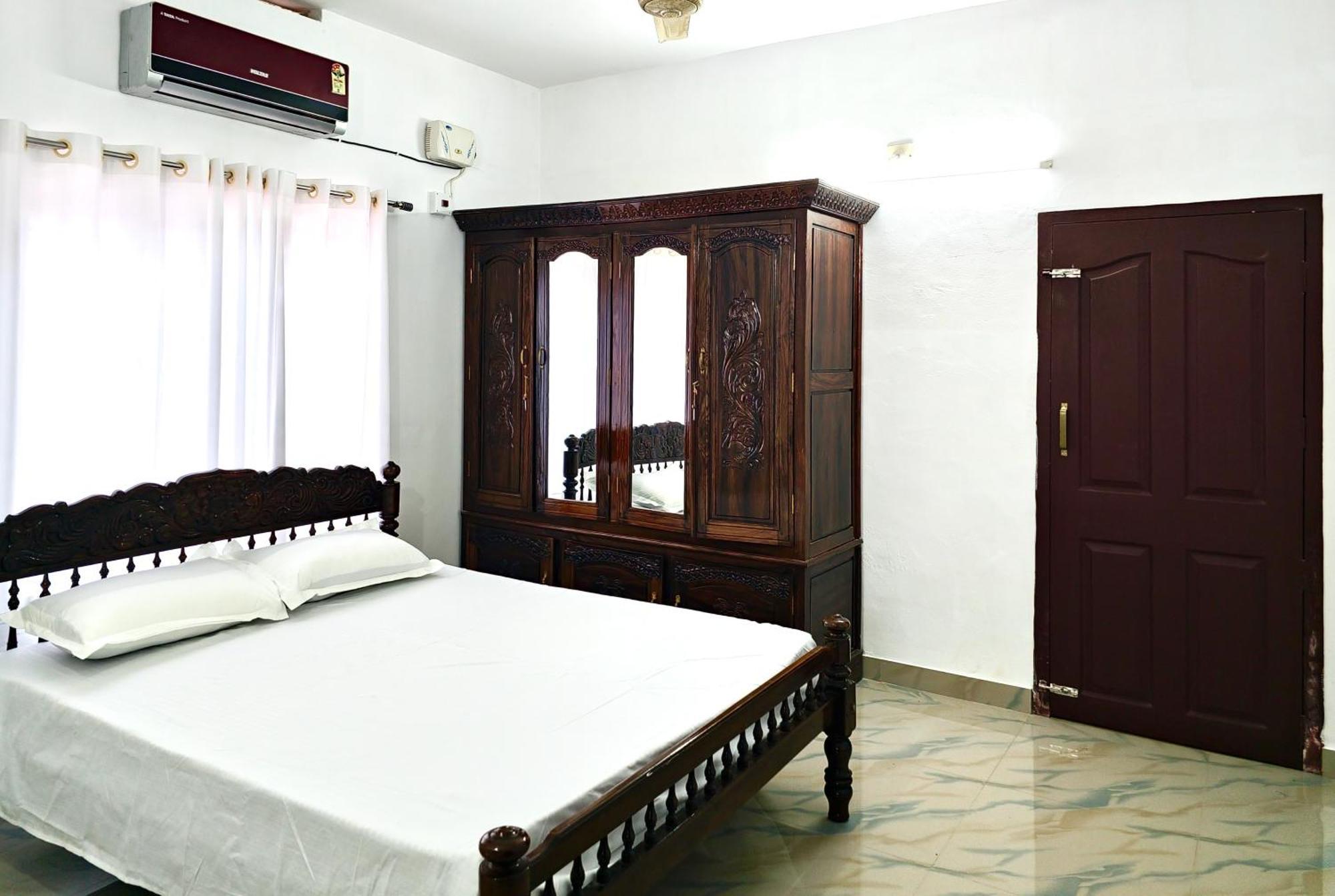 Ambili Riverfront Villa With Party Hall Irimbranallur Екстер'єр фото